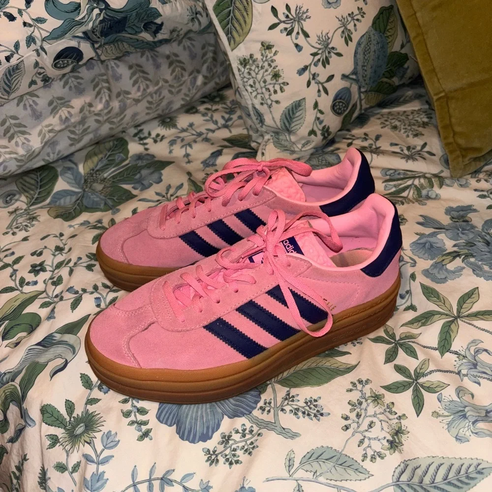 Adidas Women's Gazelle Pink and Navy Sneakers - Picture 7 of 9
